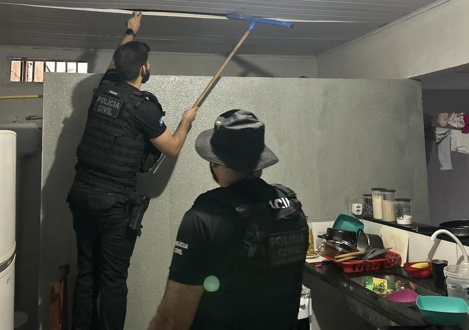 Polícia Civil deflagra operação contra membros de facção envolvidos com o tráfico de drogas.