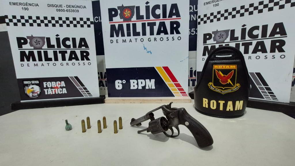 Polícia Militar apreende arma de fogo e conduz três suspeitos em Cáceres.