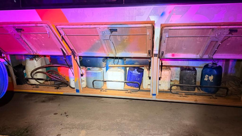 Polícia Militar prende cinco suspeitos por furtar 480 litros de diesel de fazenda.