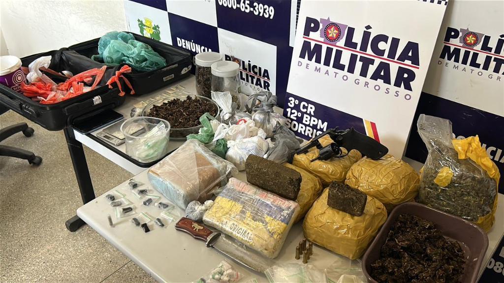 Polícia Militar prende faccionado com drogas e arma de fogo dentro de residência.