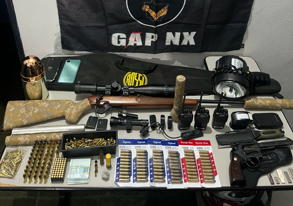 Polícia Militar prende homem com armas de fogo e 485 munições.