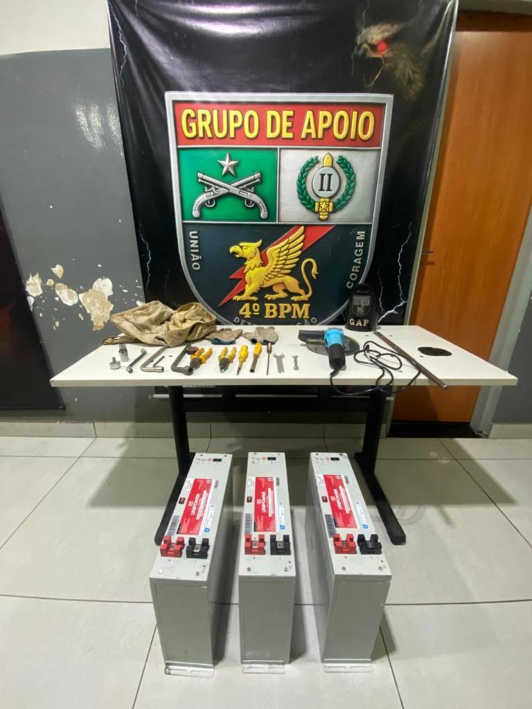 Polícia Militar prende homem por furtar baterias avaliadas em R$ 21 mil.