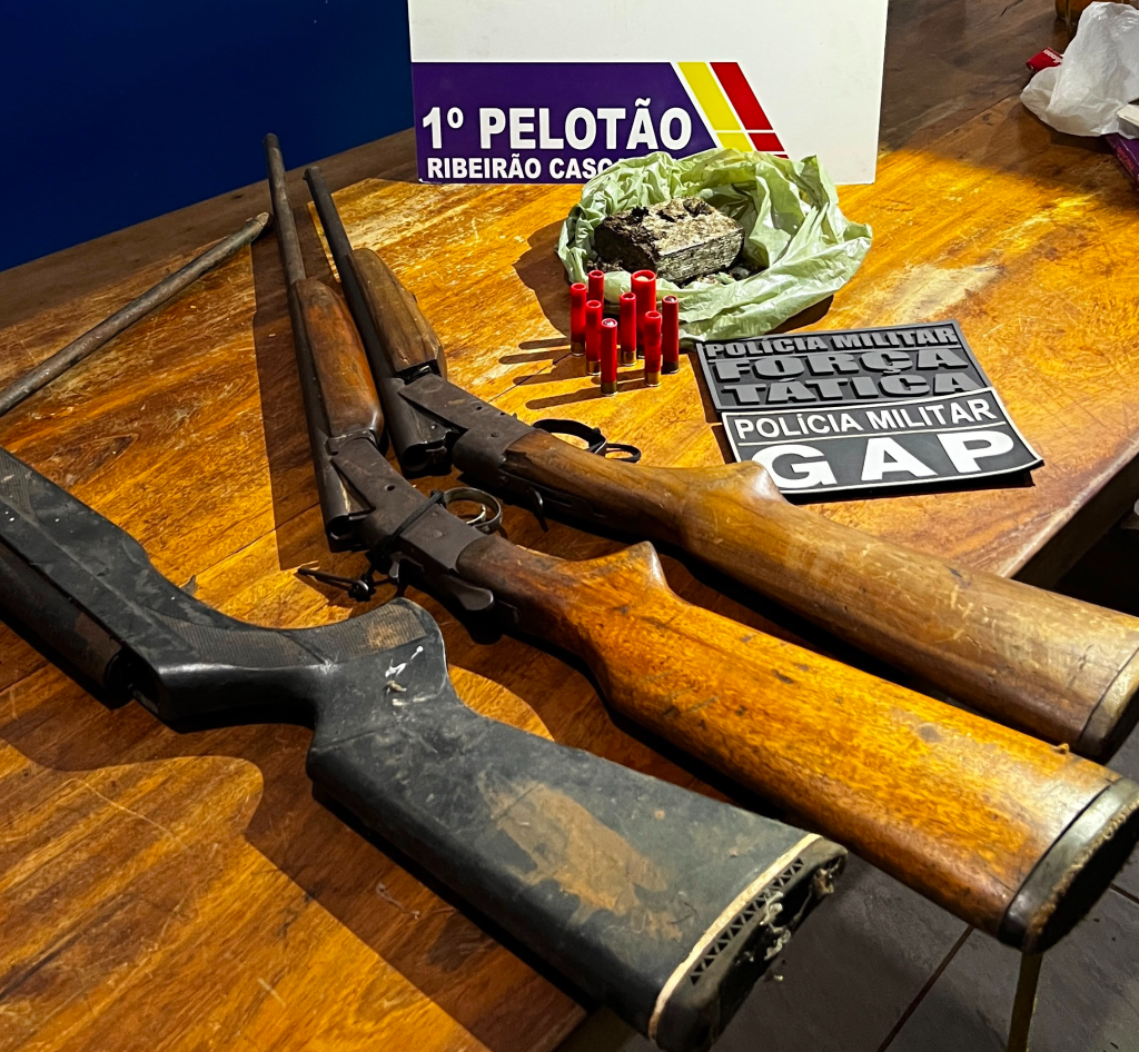 Polícia Militar prende três faccionados com armas e drogas.