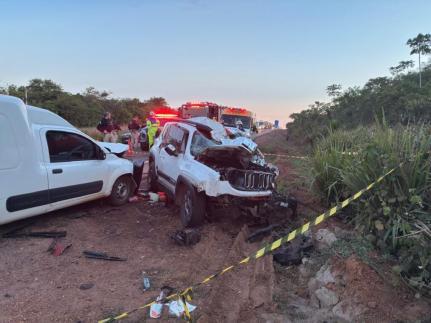 Acidente grave deixa dois mortos e interdita trecho da BR-163.