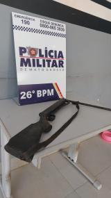 Acusado de agressão é preso com arma de pressão adaptada para tiros.