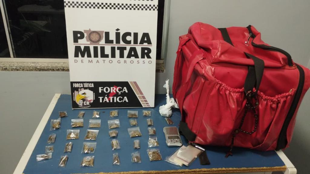 Força Tática prende motociclista com 31 porções de drogas.