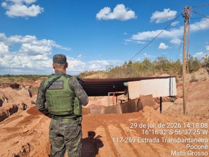 Garimpo é alvo de fiscalização ambiental e empresário é preso após ameaça.
