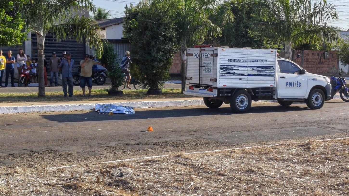 Idosa de 66 anos morre atropelada e motorista foge sem prestar socorro.