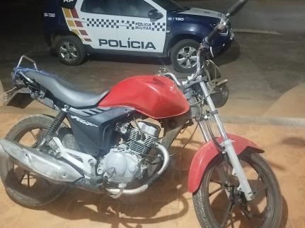 Menor bate em viatura e perde a moto no mesmo dia da compra.