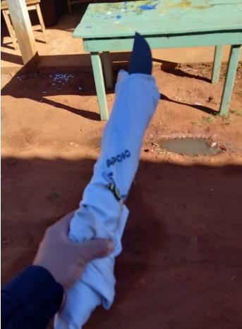 PM prende homem suspeito por tentativa de homicídio utilizando um facão.