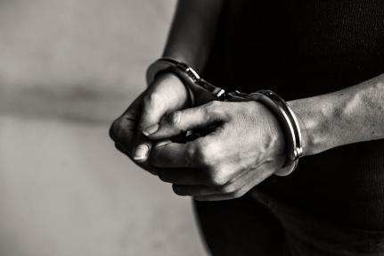 Polícia Civil prende investigado por vender imagens de crianças em cenas de estupro.