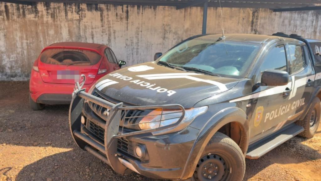 Polícia Civil recupera veículo clonado.