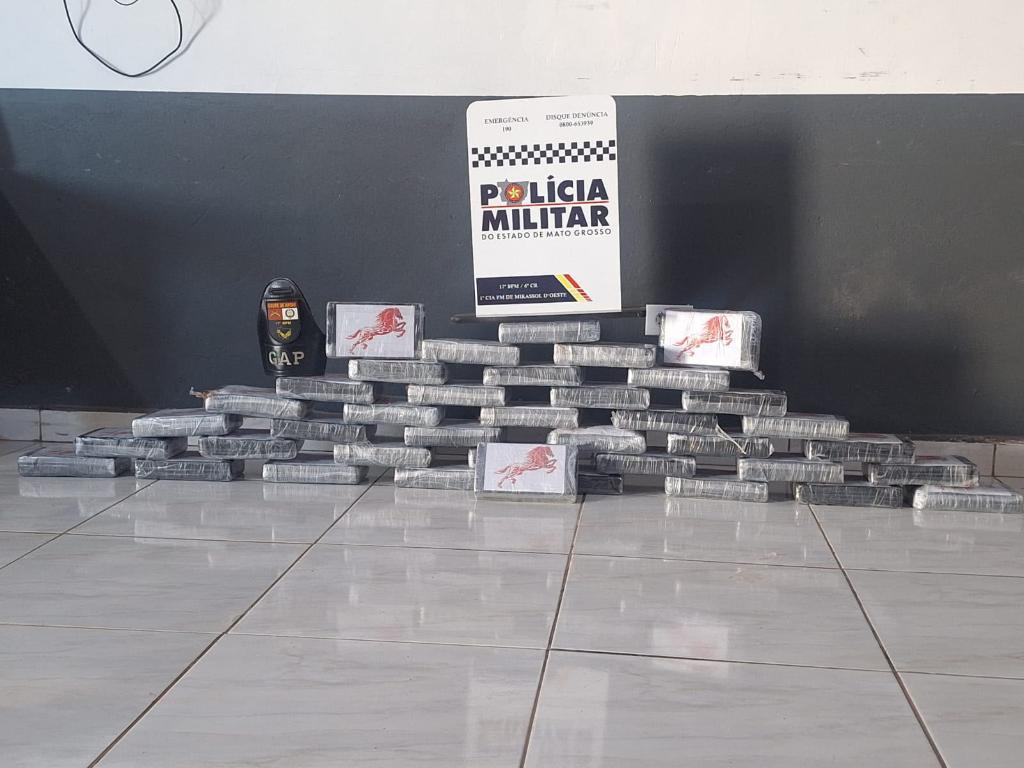 Polícia Militar apreende mais 46 tabletes de cocaína após queda de aeronave em Reserva do Cabaçal.