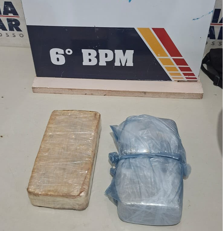 Polícia Militar prende homem com dois tabletes de pasta base de cocaína em Cáceres.