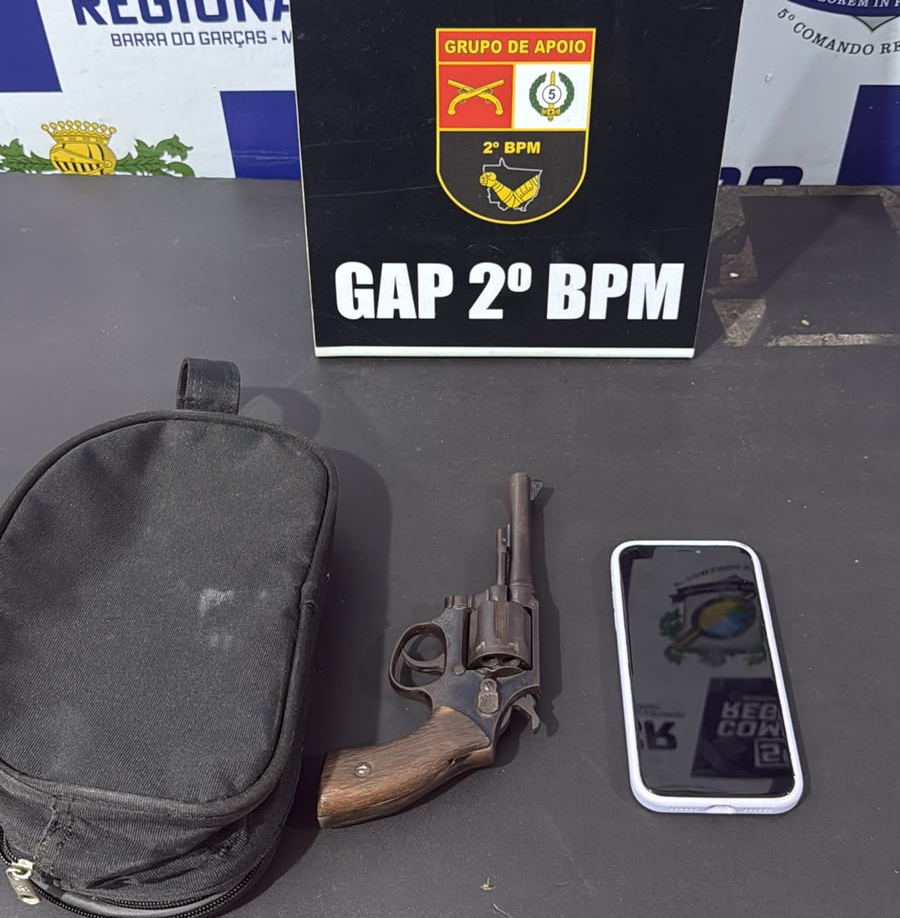 Polícia Militar prende homem e apreende arma de fogo.