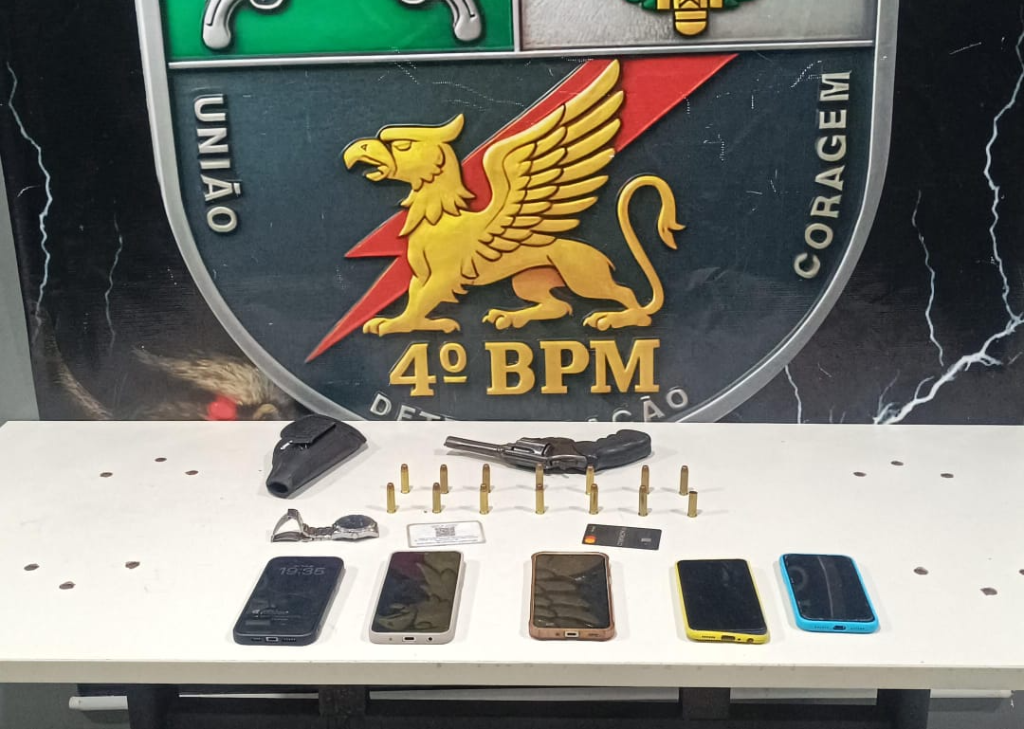 Polícia Militar prende suspeito por golpes de estelionato, apreende arma de fogo e munições.