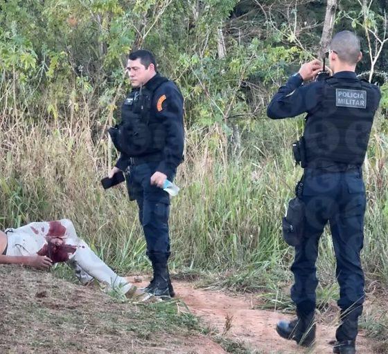 Polícia salva trabalhador torturado e troca tiros com criminosos.