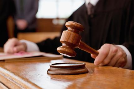 Réu é condenado a 46 anos de prisão e R$ 40 mil por tentar matar a ex e o amigo.