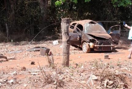 Casal fica ferido após carro capotar várias vezes na MT-457.