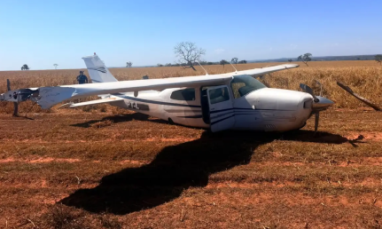 FAB intercepta aeronave suspeita vinda da Bolívia que não tinha plano de voo oficial.
