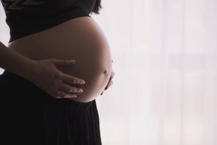 Grávida de 6 meses é ameaçada pelo ex, 'se não ficar comigo, não fica com ninguém'.