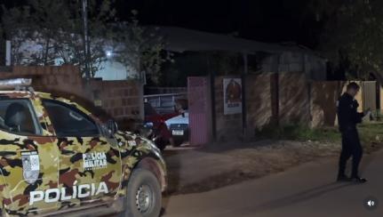 Homem é baleado após ser chamado na porta de residência em Pontes e Lacerda.