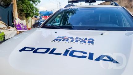 Homem é preso após roubar três pacotes de fraldas de farmácia.