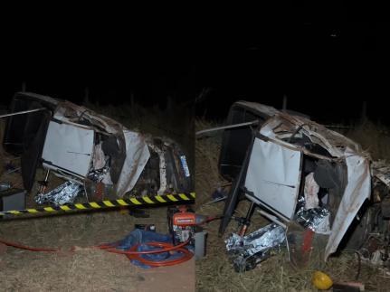 Homem morre em grave acidente entre carro e carreta.