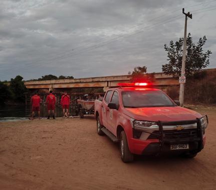 Jovem morre afogado durante lazer com amigos em rio.