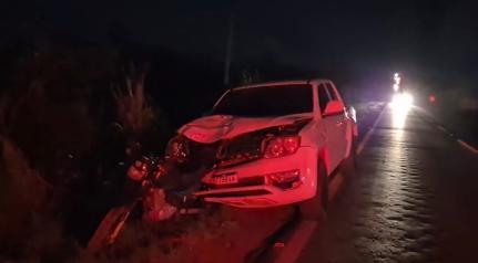 Motociclista morre após ser arrastado por Amarok em grave acidente.