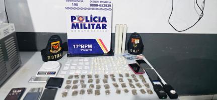 PM apreende 130 porções de drogas e prende traficante.