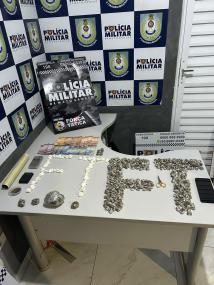 PM apreende adolescente de 13 anos com 379 porções de drogas.