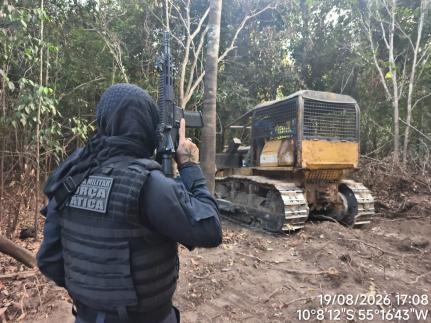 PM mira garimpo clandestino e recolhe maquinários.