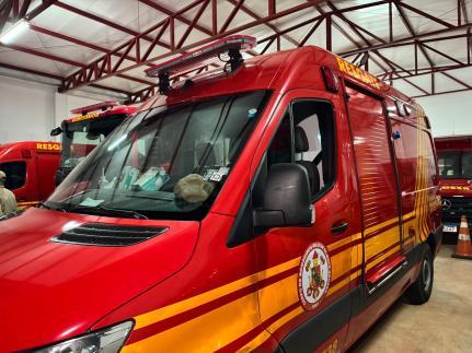 Pneu estoura e carro capota na BR-174, gestante e duas crianças ficam feridas.