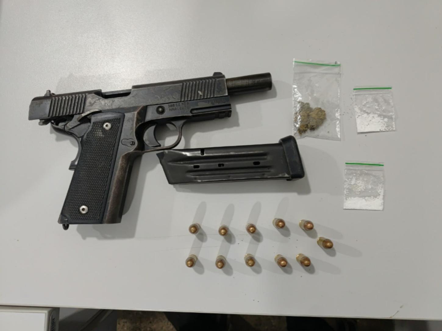 Polícia Civil impede roubo e apreende adolescentes armados.