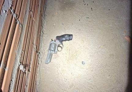 Suspeito de 18 anos morre em confronto com a Força Tática.