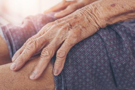 Adolescentes de 13 e 15 anos ameaçam matar mãe e avó.