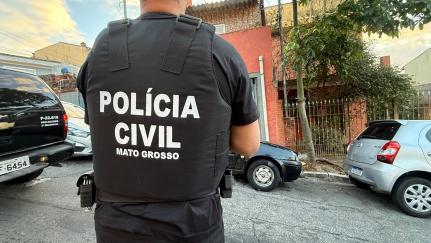 Dentista é alvo de operação suspeito de espalhar fotos íntimas da ex pela internet.