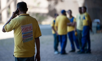 Funcionários dos Correios estão em greve por tempo indeterminado em o todo país.