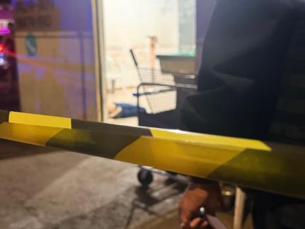 Homem é assassinado dentro de bar, suspeito foge.