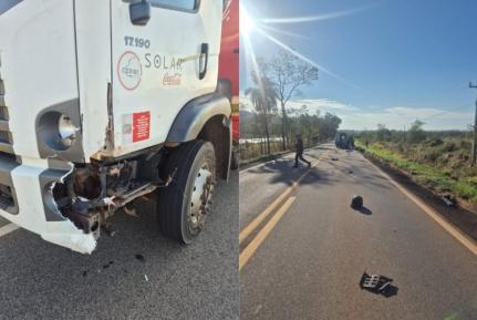 Motociclista morre em batida com carreta em rodovia.