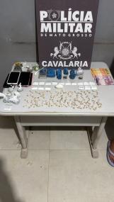 Trio é preso com 200 porções de drogas.