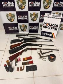 Denúncia de ‘tribunal do crime’ leva PM a apreender armas e prender 3 em MT.