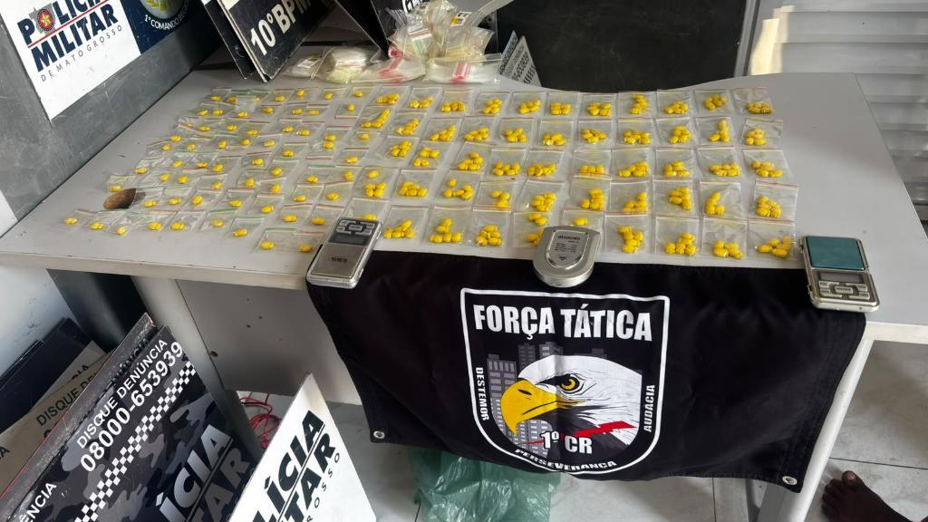 Força Tática prende homem com 321 comprimidos de ecstasy.