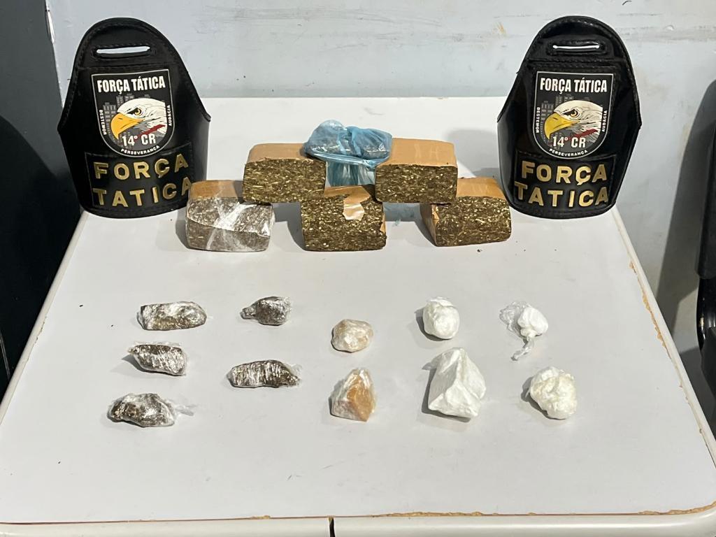 Força Tática prende homem por suspeita de tráfico de drogas.
