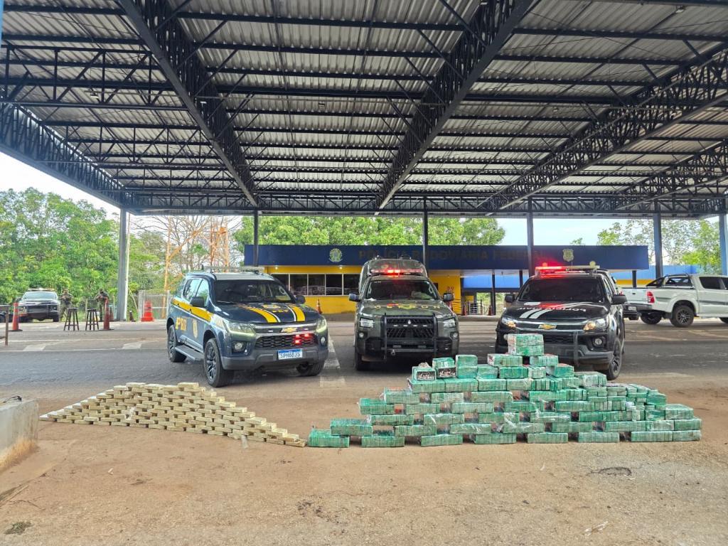 Forças de segurança apreendem 550 quilos de cocaína e causam R$ 9,9 milhões de prejuízo às facções.
