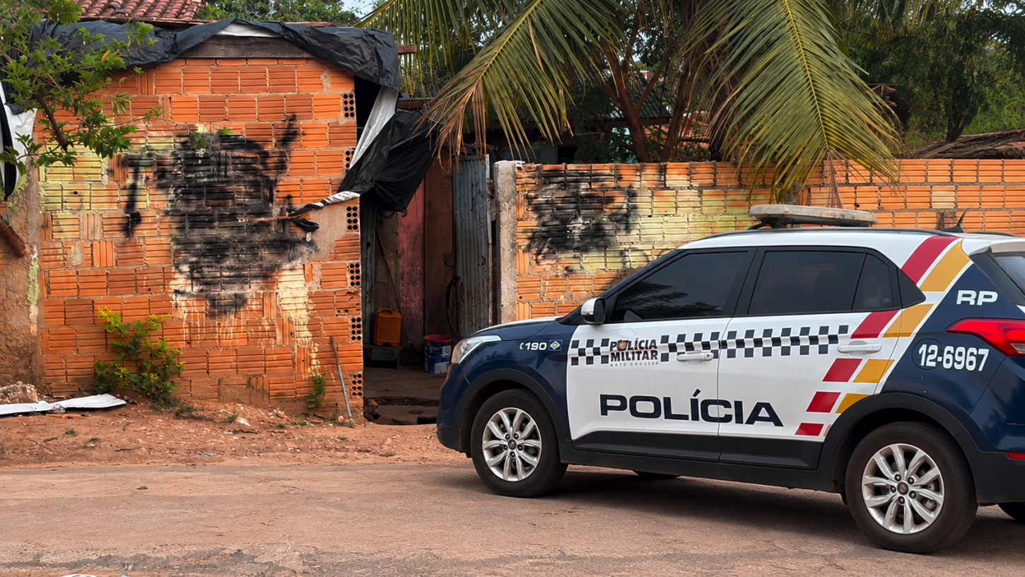 Homem invade casa dizendo ser policial e tenta executar dois em Pontes e Lacerda.