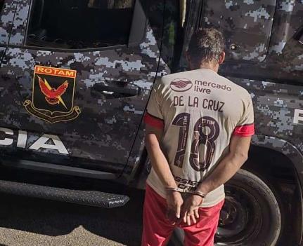 Jovem é preso com 42 porções de drogas durante ação da Rotam.