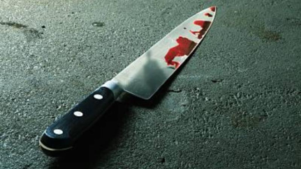 Mulher é esfaqueada pelo próprio irmão durante briga na madrugada.