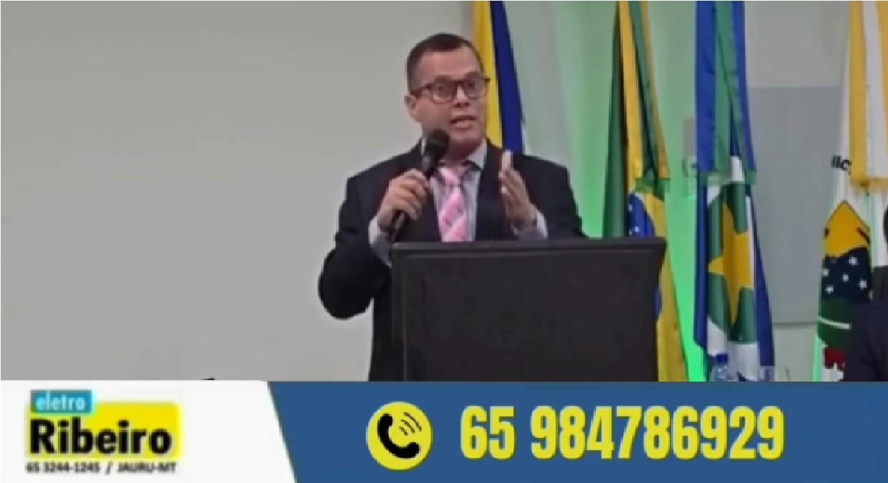 O vereador Carlos Henrique Ferreira Alencar, o Carlinhos (União Brasil), voltou a fazer críticas ao ex-prefeito de Pontes e Lacerda e deputado estadual eleito Alcino Barcelos (PL).